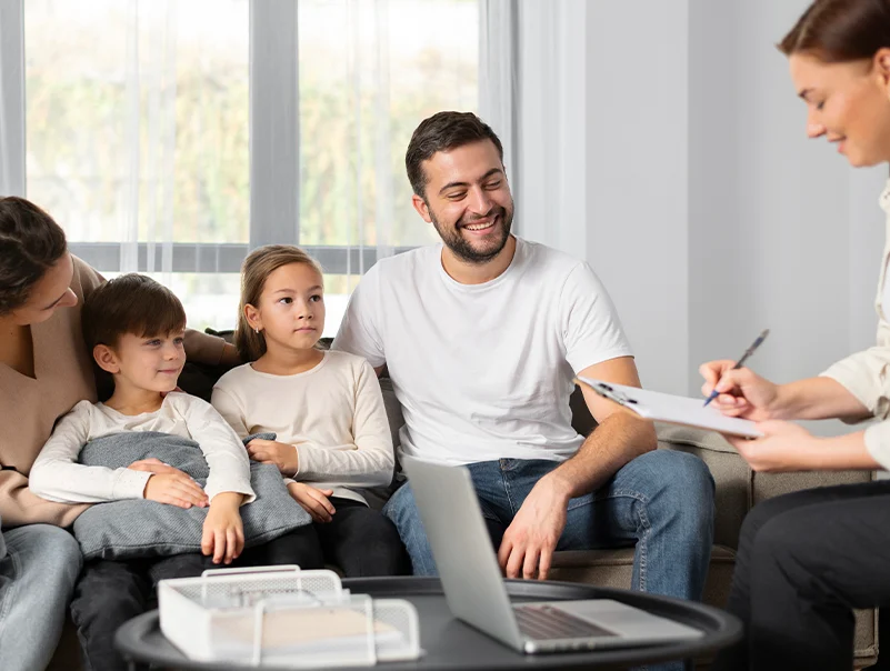 Familie mit zwei Kindern
